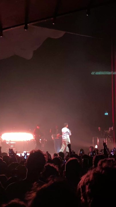 Disiz chante son tube "Melodrama" à l'Olympia