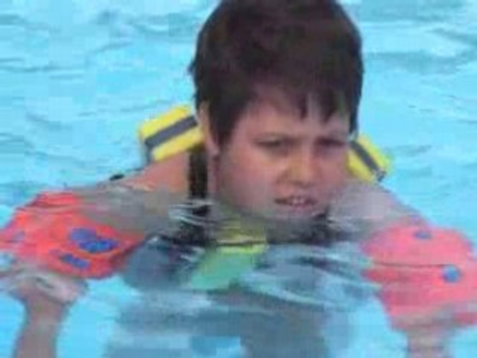 Nolwenn à la piscine
