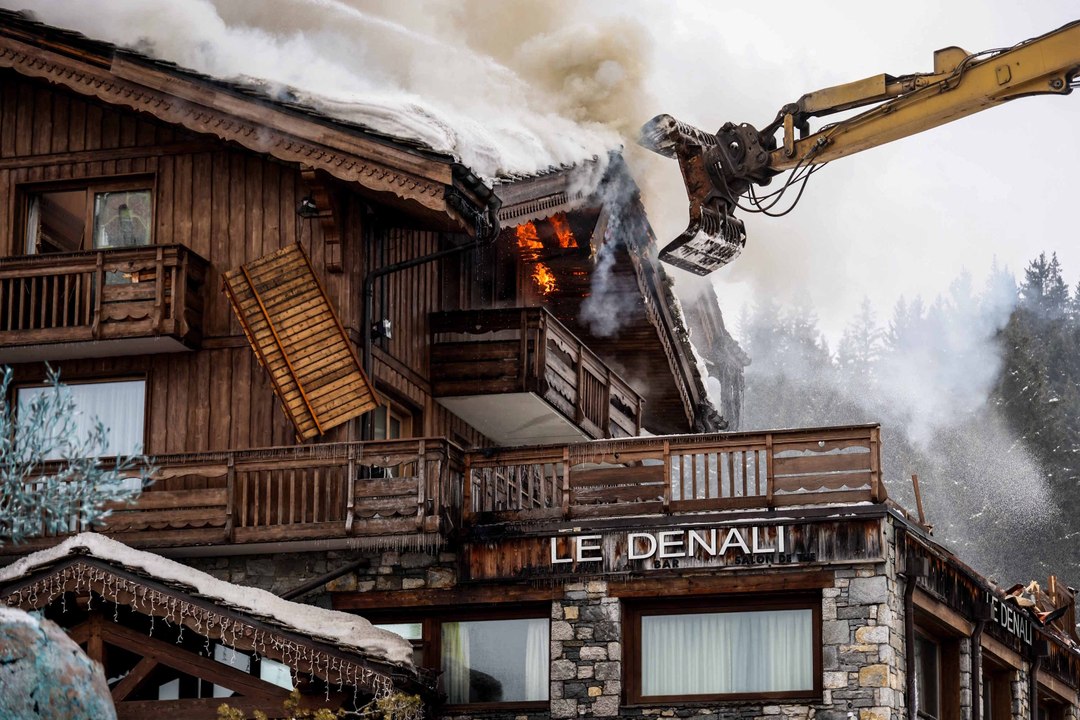 Les images de l'incendie d'un hôtel 5 étoiles à Courchevel