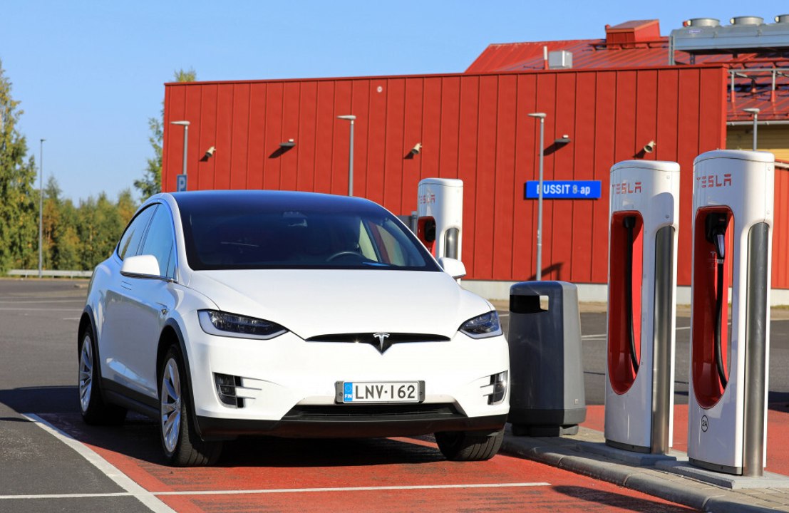 Elon Musks Tesla in Großbritannien mit Geldstrafe belegt, weil es Polizei bei Verkehrsdelikten nicht unterstützte