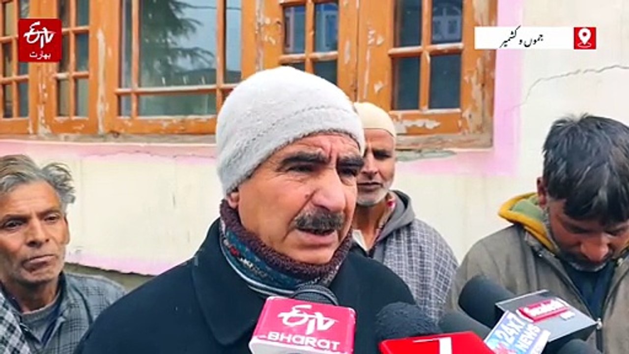 تیز ہواؤں نے چھت چھین لی، پلوامہ کا غریب شہری سردیوں میں سرکاری مدد کے انتظار میں