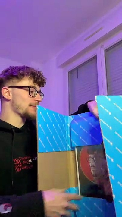 J’ai reçu un petit cadeau… #nexus #live #pourtoi #marvel #onregardequoi #unboxing #exclu