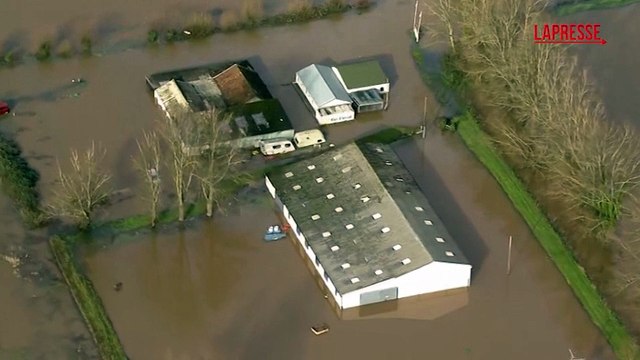 Inghilterra, forti piogge nel Somerset dopo la tempesta Chandra: le immagini dell'inondazione