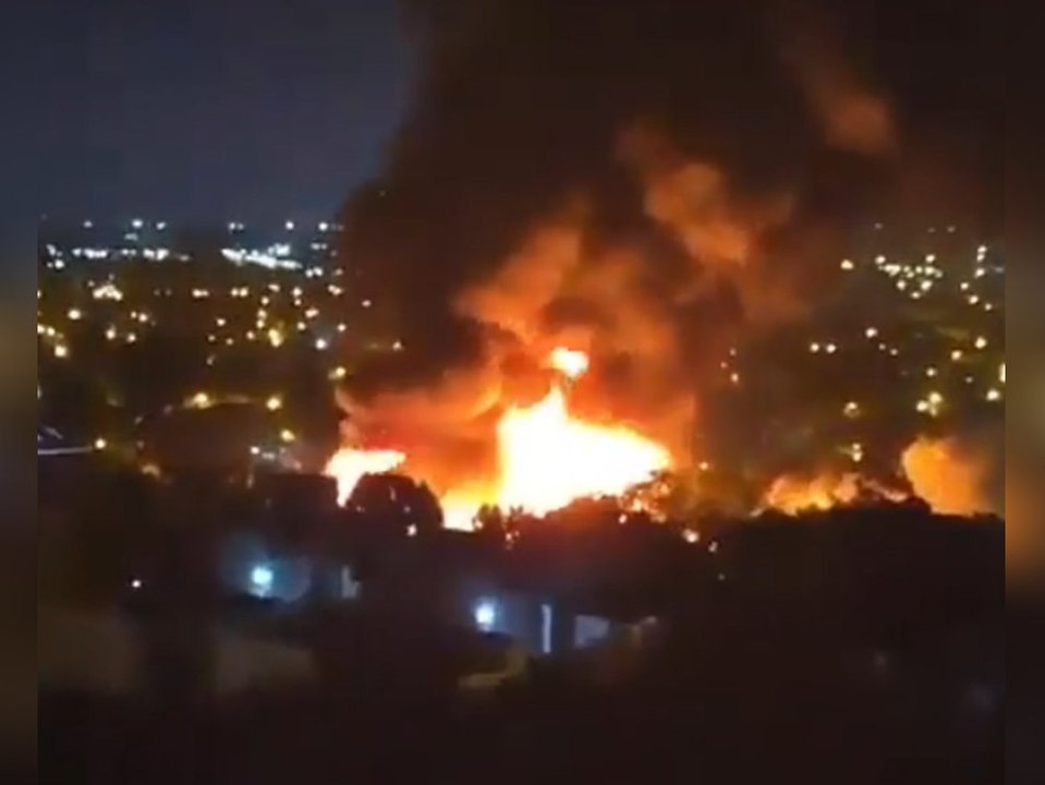 Explosion in Parfümfabrik: Giftige Dämpfe treten aus