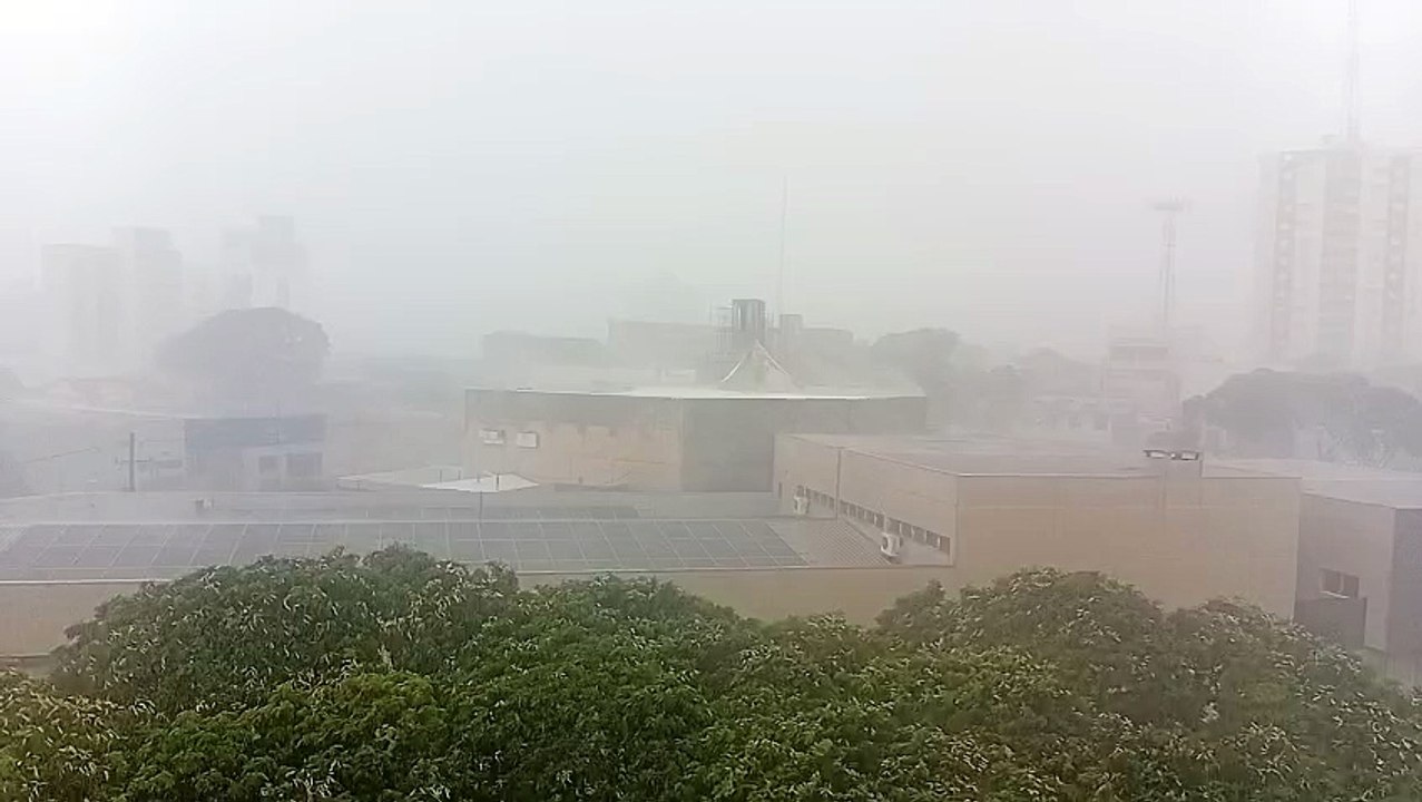 Chuva chega forte em Umuarama; região está sob alerta pela Defesa Civil e Inmet