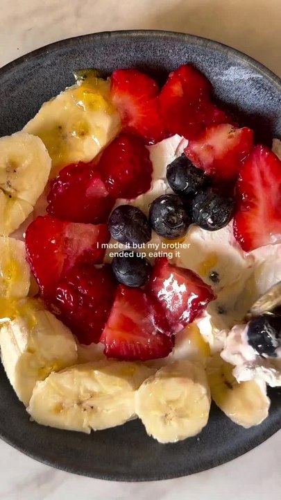 Creamy Sugar Free Fruit Bowl with Bananas and Berries