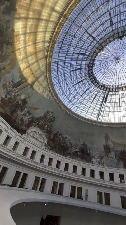 Sous la coupole de la Bourse de commerce