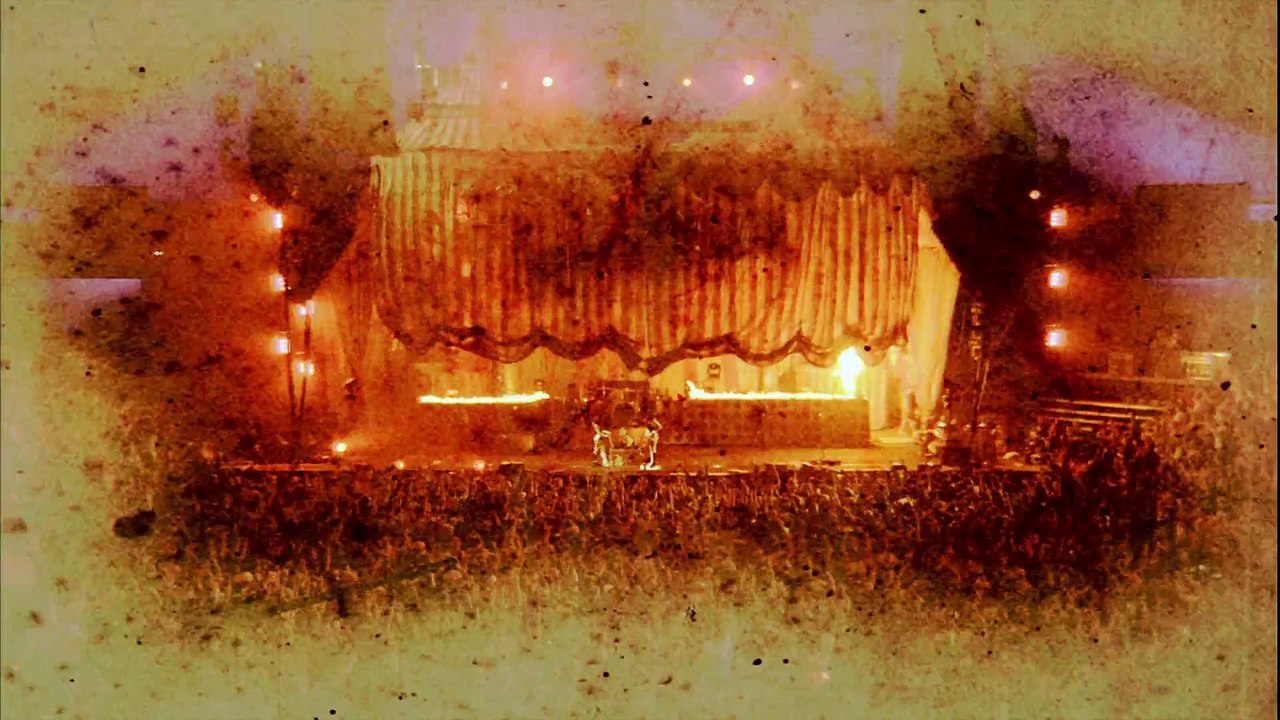 Shout At The Devil - Mötley Crüe (live)