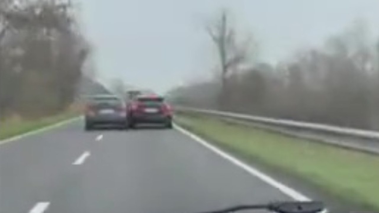 Mantova, così lo stalker sperona la vicina di casa che viaggiava con la figlioletta