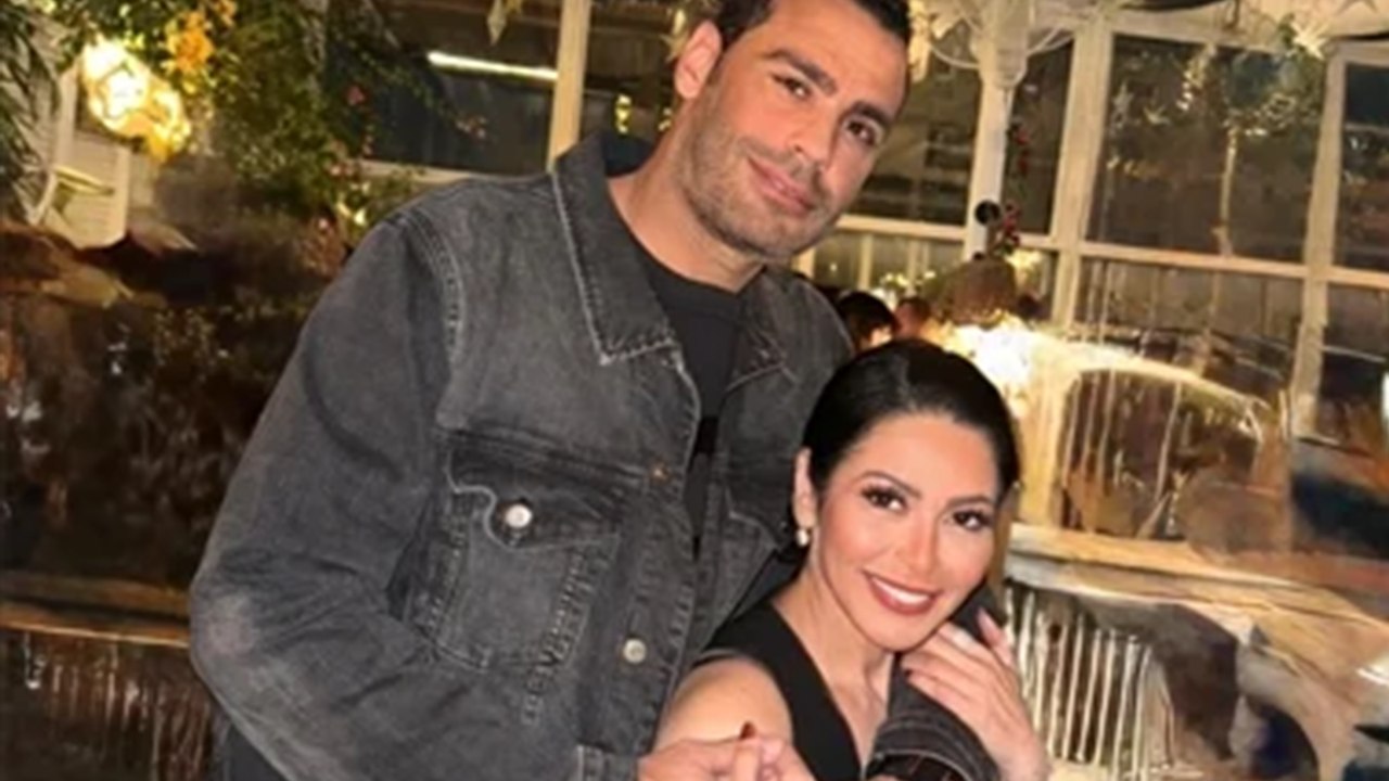 محمد عبد المنصف يتحدث لأول مرة عن الأخيرة مع زوجته لقاء الخميسي