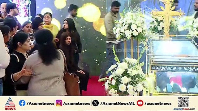 മകനെ ഉറക്കെ വിളിച്ച് അമ്മ, വിളി കേൾക്കാനാകാതെ മടങ്ങി റോയ്; ബെം​ഗളൂരുവിൽ പൊതുദർശനം
