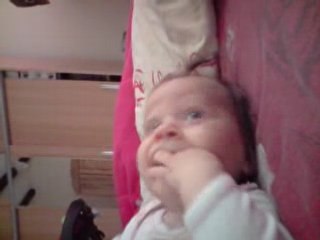 elle fais de drole de bruit