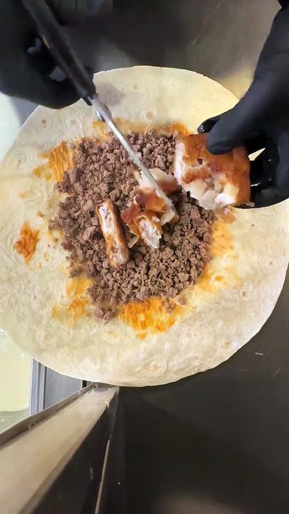 French Tacos Viande Hachée & Poisson Pané & Sauce Algérienne & Gruyère & Frites. #BR3 #eating #tacos #Foodie #foodlover