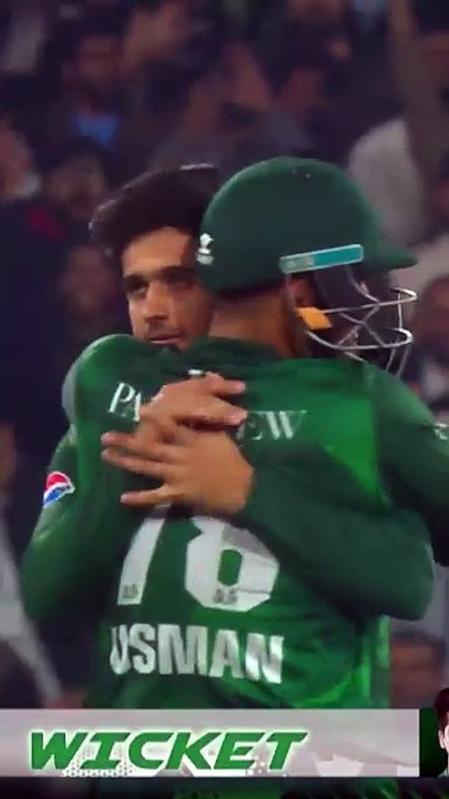 Babar Azam takes the catch! Travis Head miscues it & Saim Ayub gets another wicket 🙌🏼📺 Watch