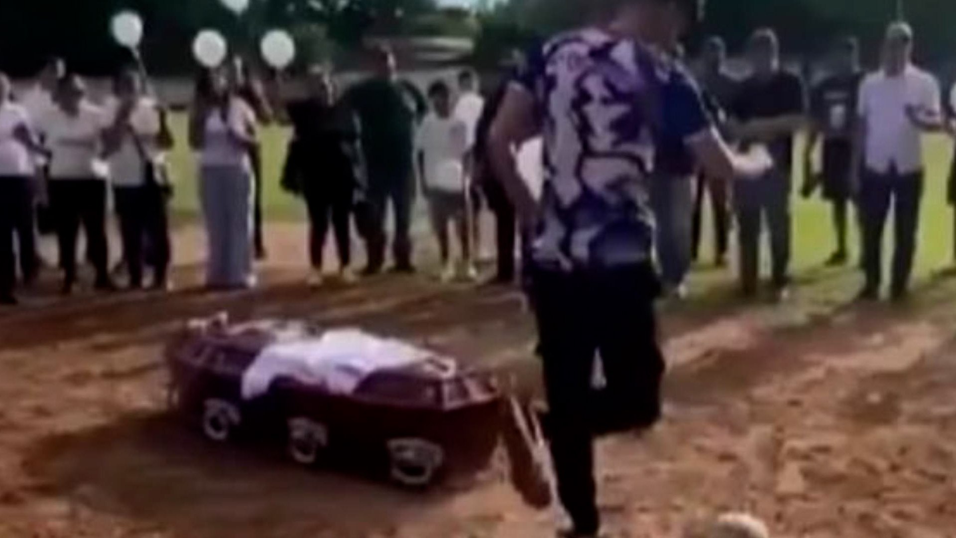 El "ultimo gol" de un futbolista muerto: marca desde su ataúd