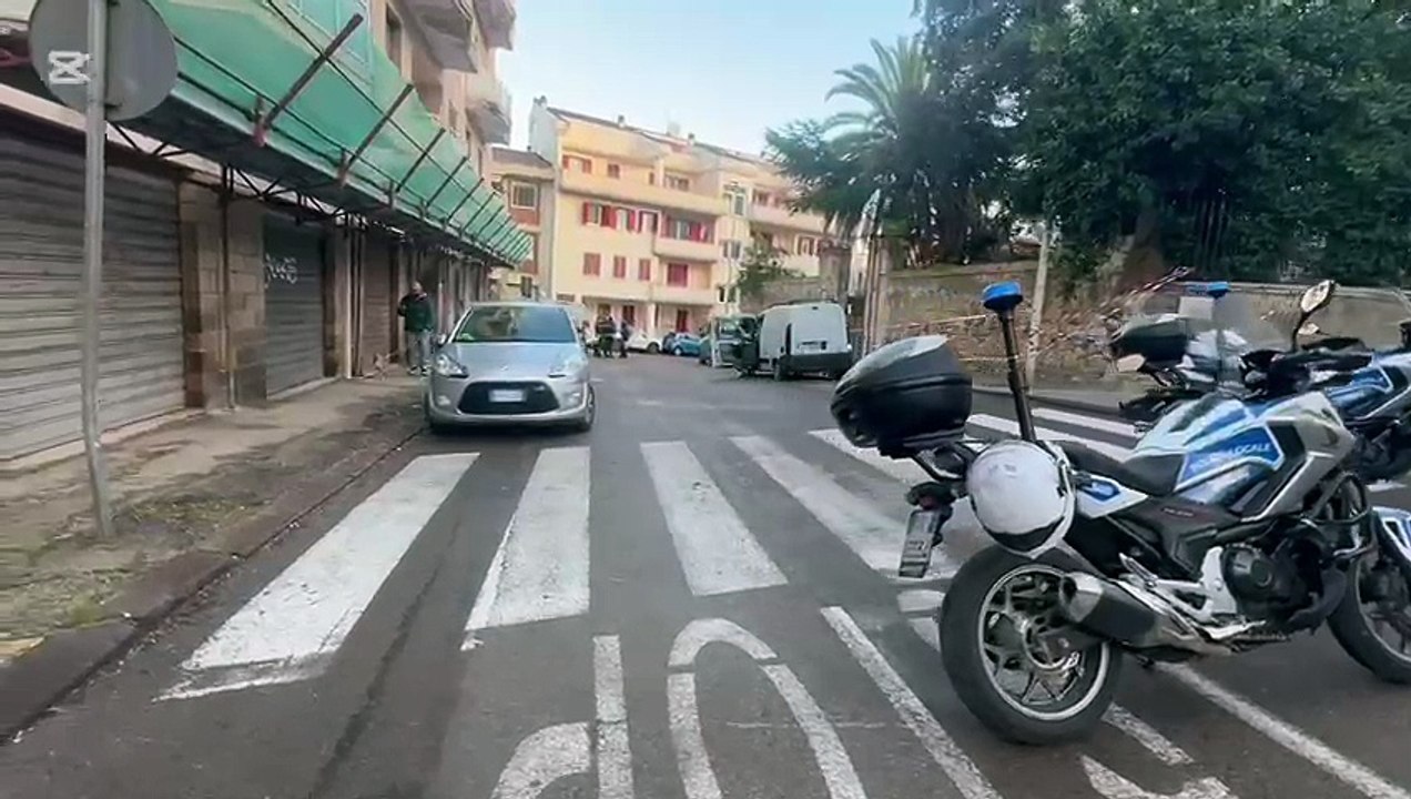 Tragedia sfiorata a Sassari, cede un muro di contenimento: due auto distrutte