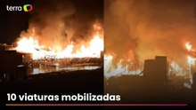 Incêndio de grandes proporções atinge maior favela sobre palafitas do Brasil
