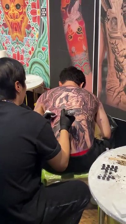 Le tatoueur GODY spécialisé dans l'Hyperréalisme