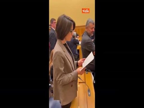 Deputati opposizione leggono costituzione in sala stampa alla Camera contro conferenza remigrazione