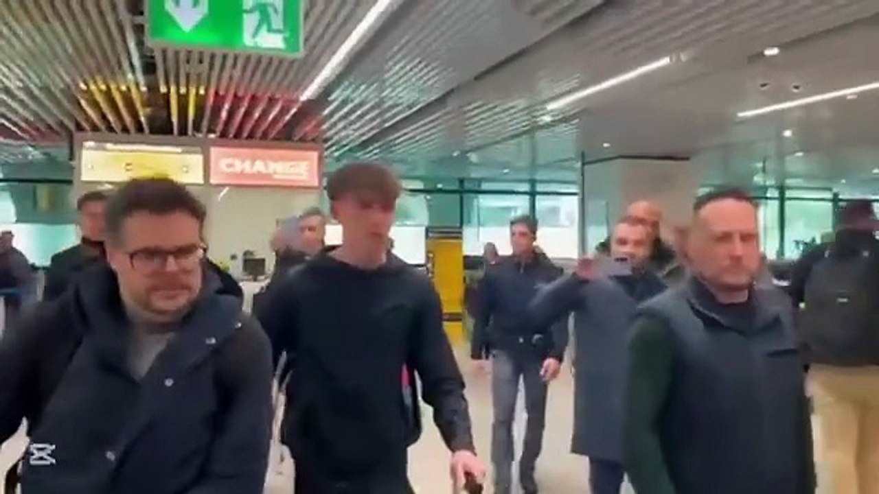 La Lazio accoglie Przyborek: i primi momenti in aeroporto