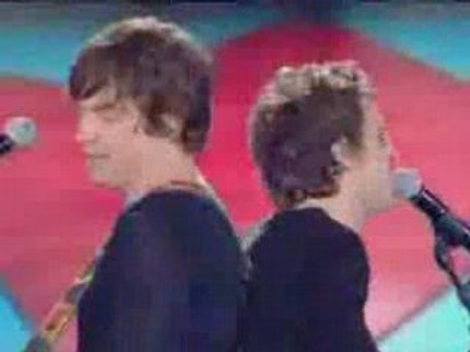 A l'arrière des berlines On devine...