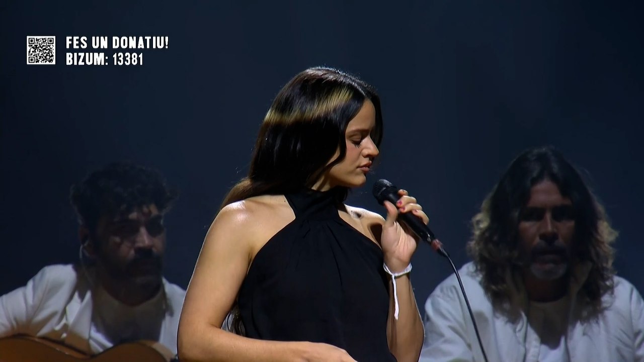 Rosalía aparece por sorpresa en el concierto por Palestina en el Sant Jordi Barcelona