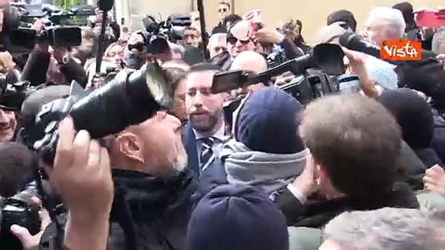 Il Comitato Remigrazione alla Camera canta l'inno di Mameli e grida Antifascisti mafiosi