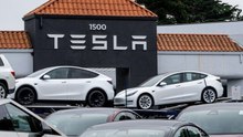 Tesla Plots $20 Billion Splurge to Reshuffle Factories