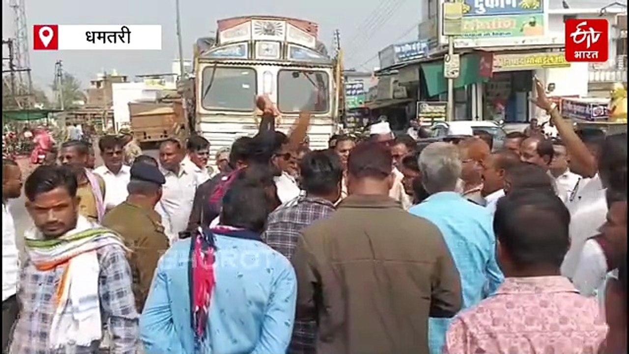 मनरेगा और धान खरीदी पर छत्तीसगढ़ कांग्रेस का हल्लाबोल, दुर्ग से बस्तर तक प्रदर्शन, बालोद में अर्धनग्न होकर चक्काजाम