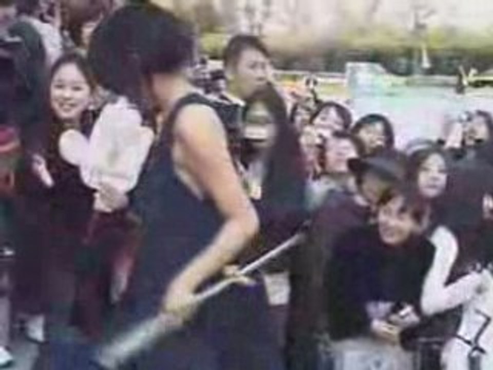 yoon eun hye red carpet arrival baeksang