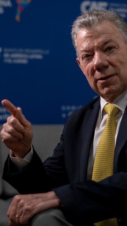Juan Manuel Santos:  "No se le puede dar estatus político a bandas criminales"