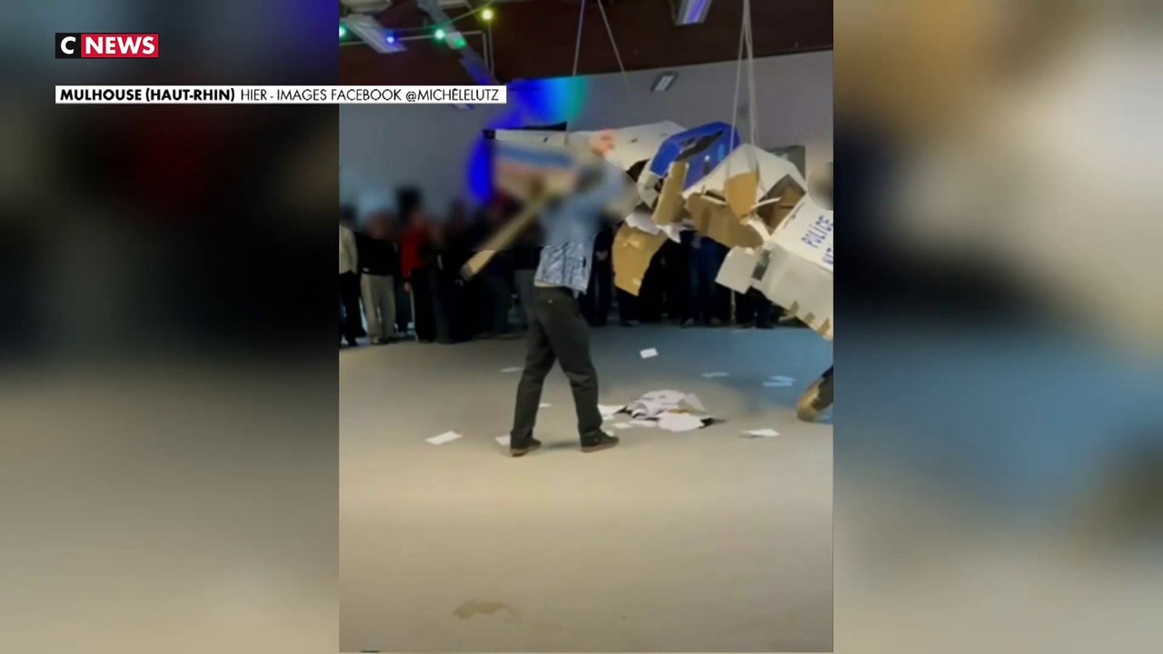 Mulhouse : polémique après la destruction d'une sculpture de voiture de police par des étudiants en art
