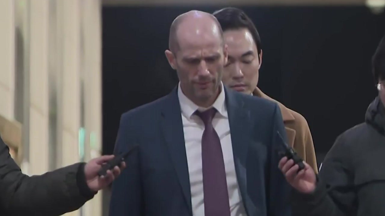 쿠팡 로저스, 12시간 경찰 조사...추가 소환에 관심 / YTN