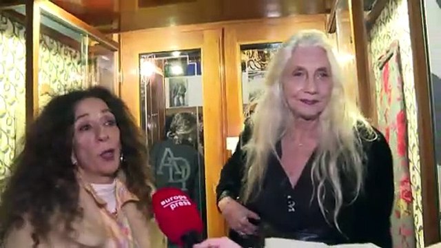 Rosario acude a la inauguración de la exposición en memoria de la figura de Antonio Flores