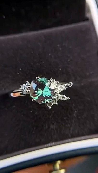 This video reviews a 925 sterling silver LAB alexandrite ring designed for women who love elegant wedding jewelry.