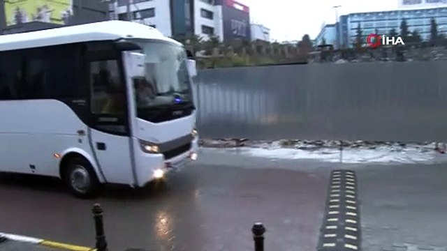 İstanbul Anadolu Cumhuriyet Başsavcılığı tarafından yürütülen soruşturma kapsamında gözaltına alınan fenomenler saç ve kan örnekleri için Adli Tıp Kurumu’na getirildi.
