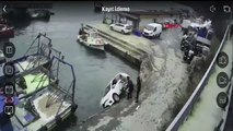 İstanbul'da bir otomobil boğaza düştü, sücüyü denize atlayıp kurtardılar!
