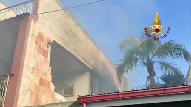 Adelfia, crolla una palazzina: morti due anziani