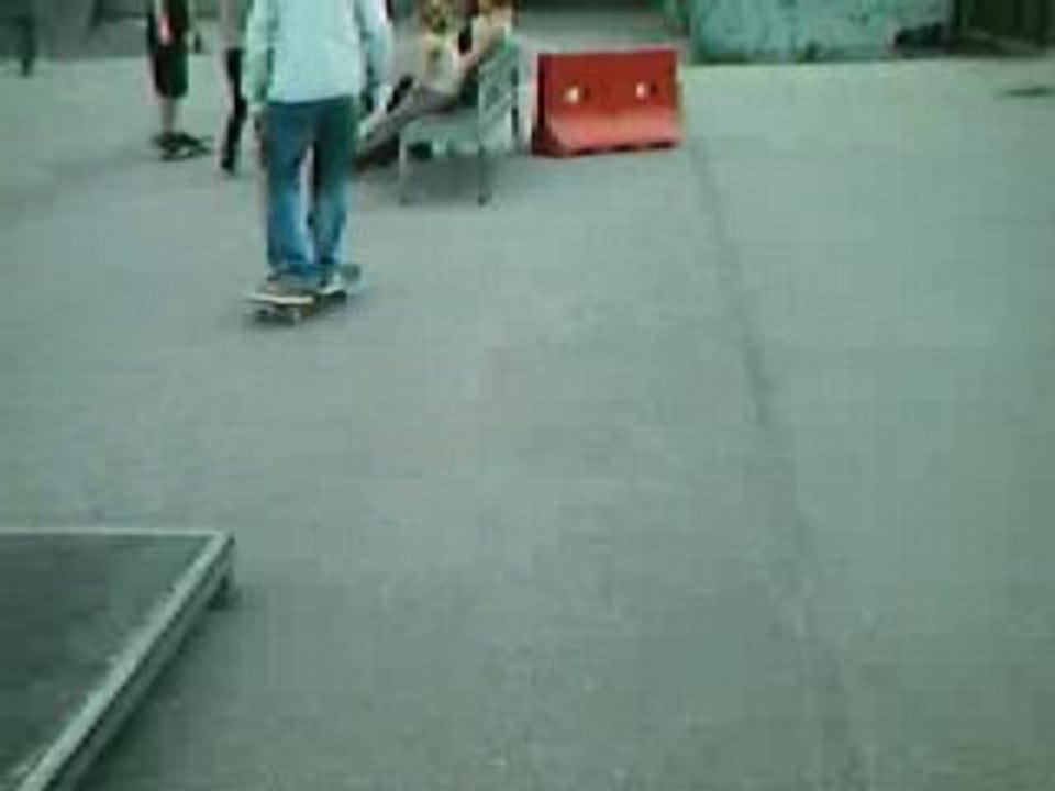 Skate ollie flip
