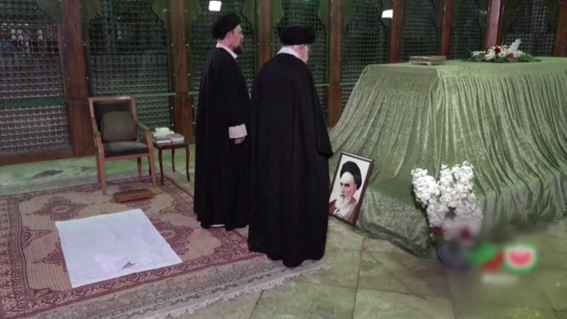이란 하메네이, 미 군사 위협 속 이례적 공개 행보 / YTN