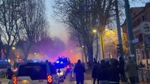 Al corteo pro Askatasuna lancio di pietre e petardi contro la polizia. Tafferugli per strada a Torino