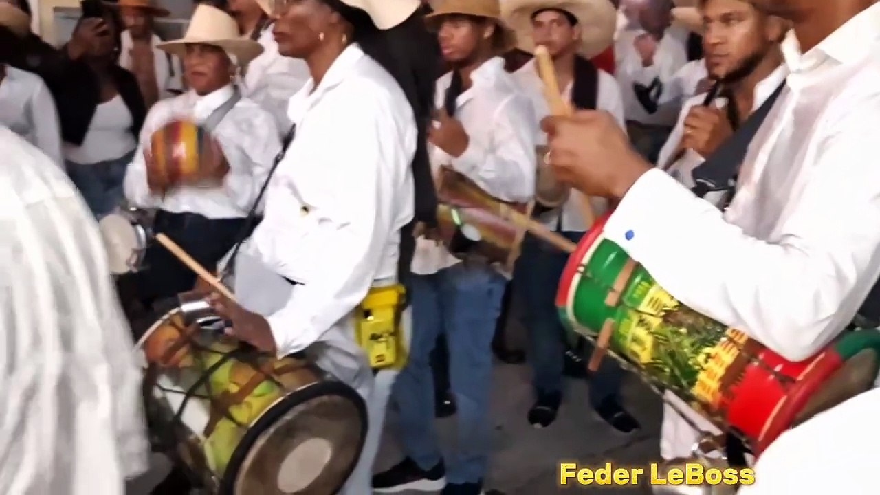 Carnaval déboulé popilè k’mawon