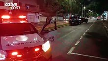 Veículo atinge árvore no canteiro central e é abandonado em Toledo