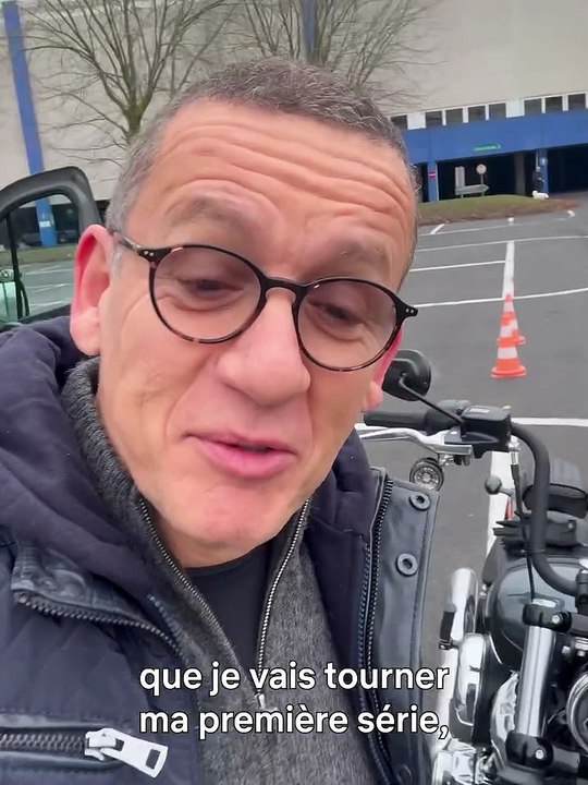 Dany Boon tournera à partir d'avril comme acteur et réalisateur sa première série avec Netflix, un projet intitulé "Johnny Biloute", qui raconte la vie d'un club de motards fans de Johnny Hallyday - VIDEO