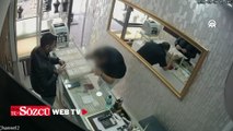 Kuyumcudan yüzük çalınması güvenlik kamerasında