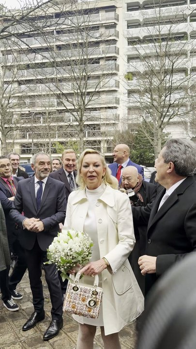 Georges Fenech et Amélie Leperre-Dimeglio - Mariage civil de Georges Fenech et Amélie Leperre-Dimeglio à la mairie du 16ème arrondissement de Paris4