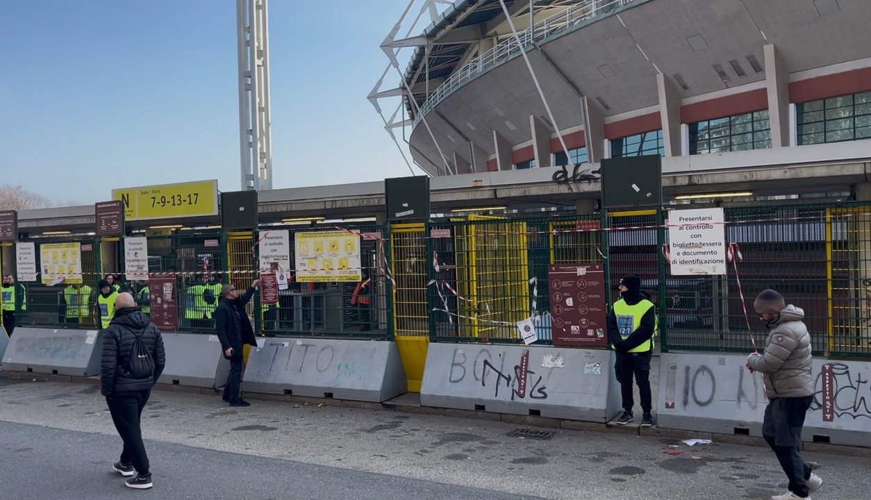Rimosse locandine con l’invito a lasciare vuota la curva (VIDEO)