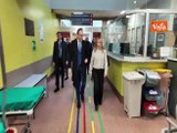 Meloni visita in ospedale il poliziotto aggredito durante il corteo a Torino