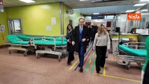 Meloni visita in ospedale il poliziotto aggredito durante il corteo a Torino