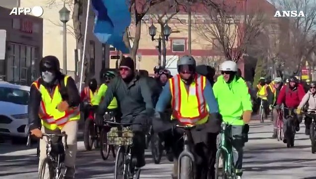 Ice out , ciclisti invadono le strade di Minneapolis